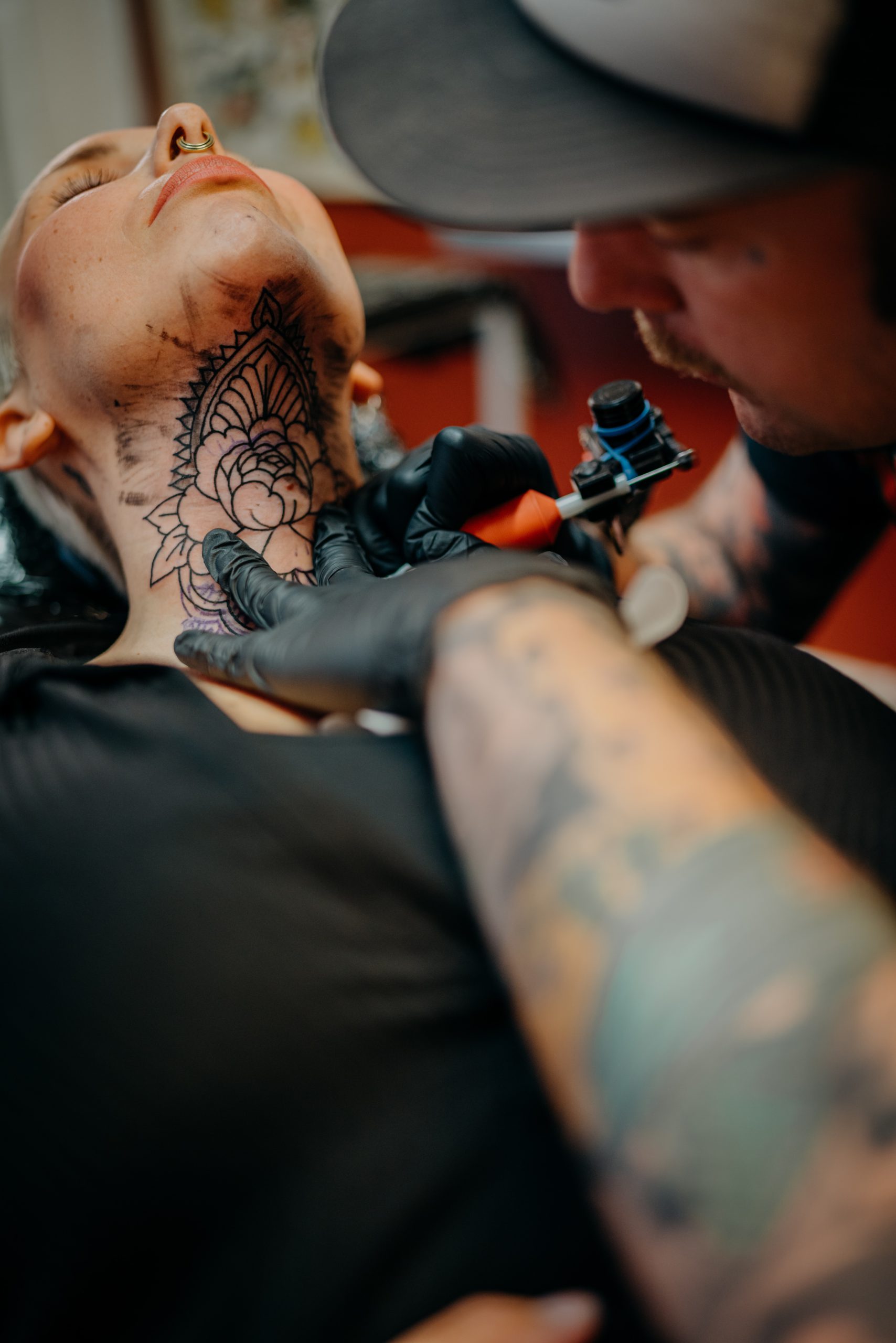 Nível de Dor da Tatuagem: Descubra onde dói mais para tatuar