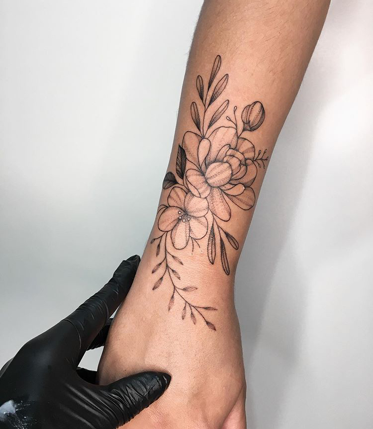 Tatuagens femininas no braço: 35 artistas e estilos diferentes - Blog  Tattoo2me