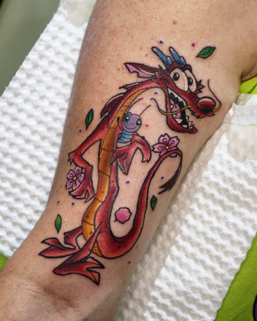 Foto de tatuagem feita por Júlia Sincero (@jusincero)