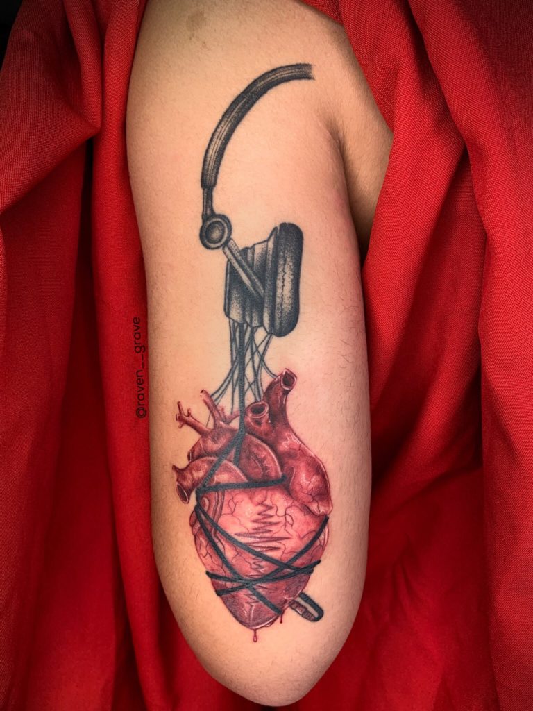 Foto de tatuagem feita por Raven (@raven__grave)