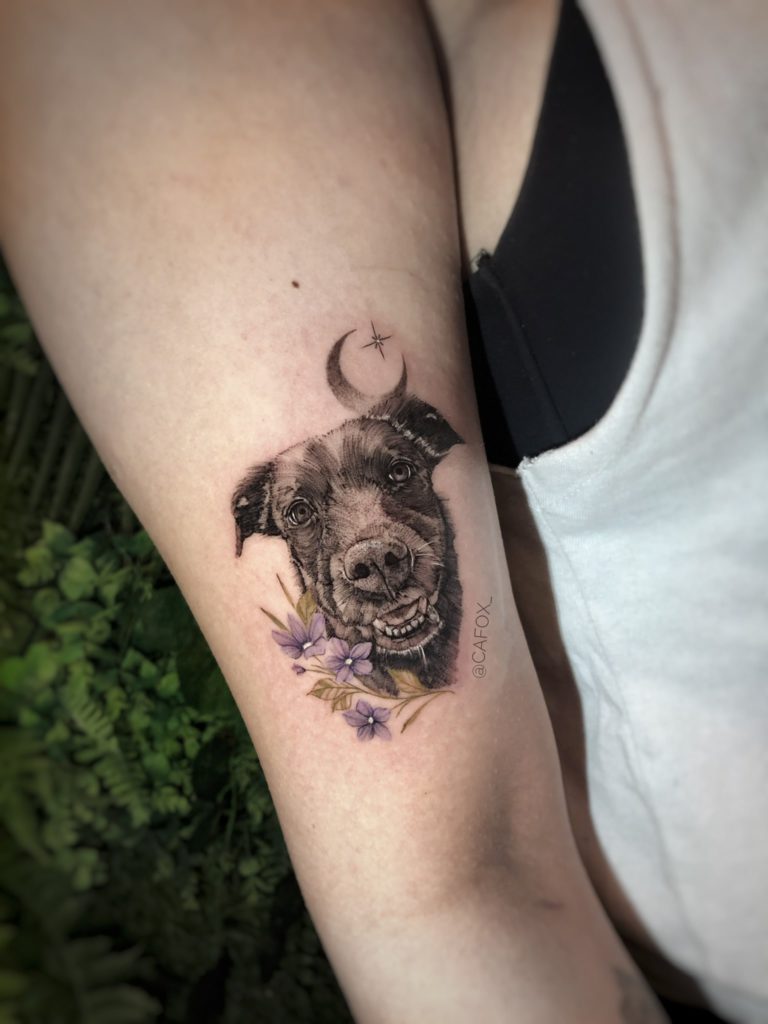 Foto de tatuagem feita por Camila Fox (@cafox_)
