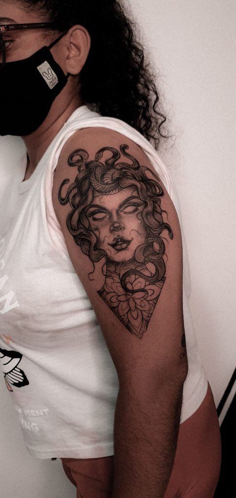 Foto de tatuagem feita por Mana Black Tattoo (@manablacktattoo)