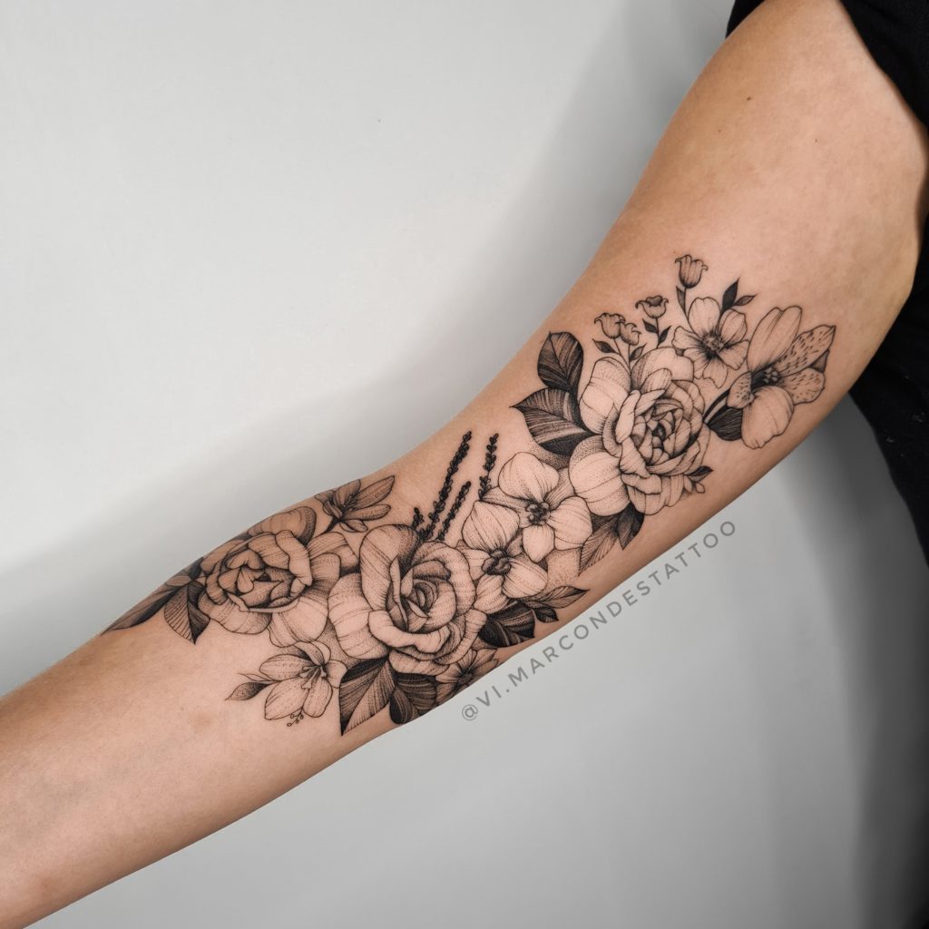 Foto de tatuagem feita por Vi Marcondes (@vi.marcondestattoo)