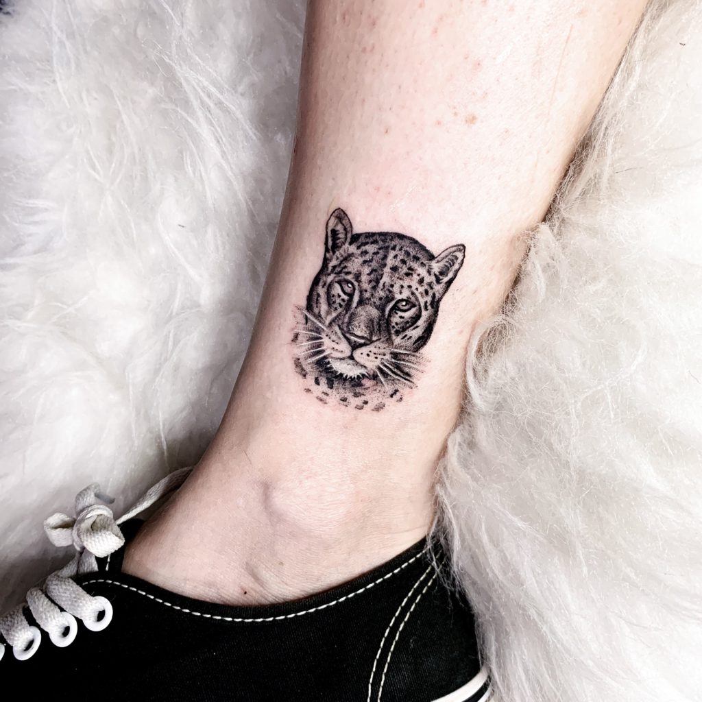 Foto de tatuagem feita por Bruna Schelbauer (@brutatuadora)