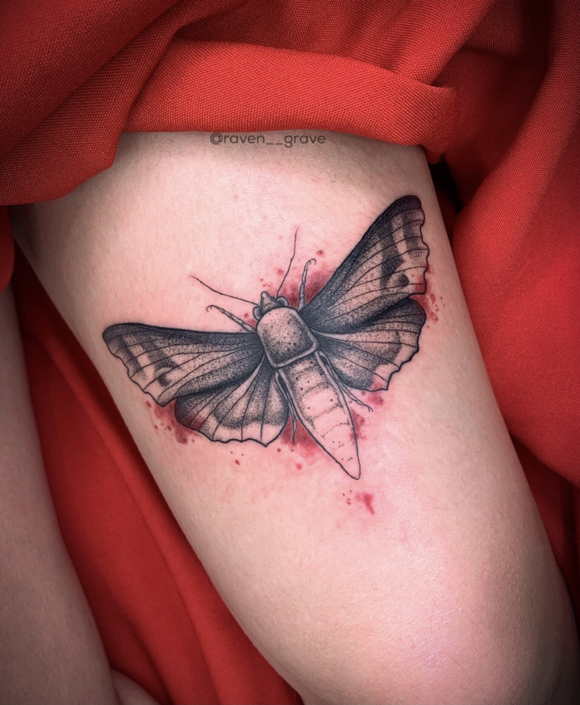 Foto de tatuagem feita por Raven (@raven__grave)