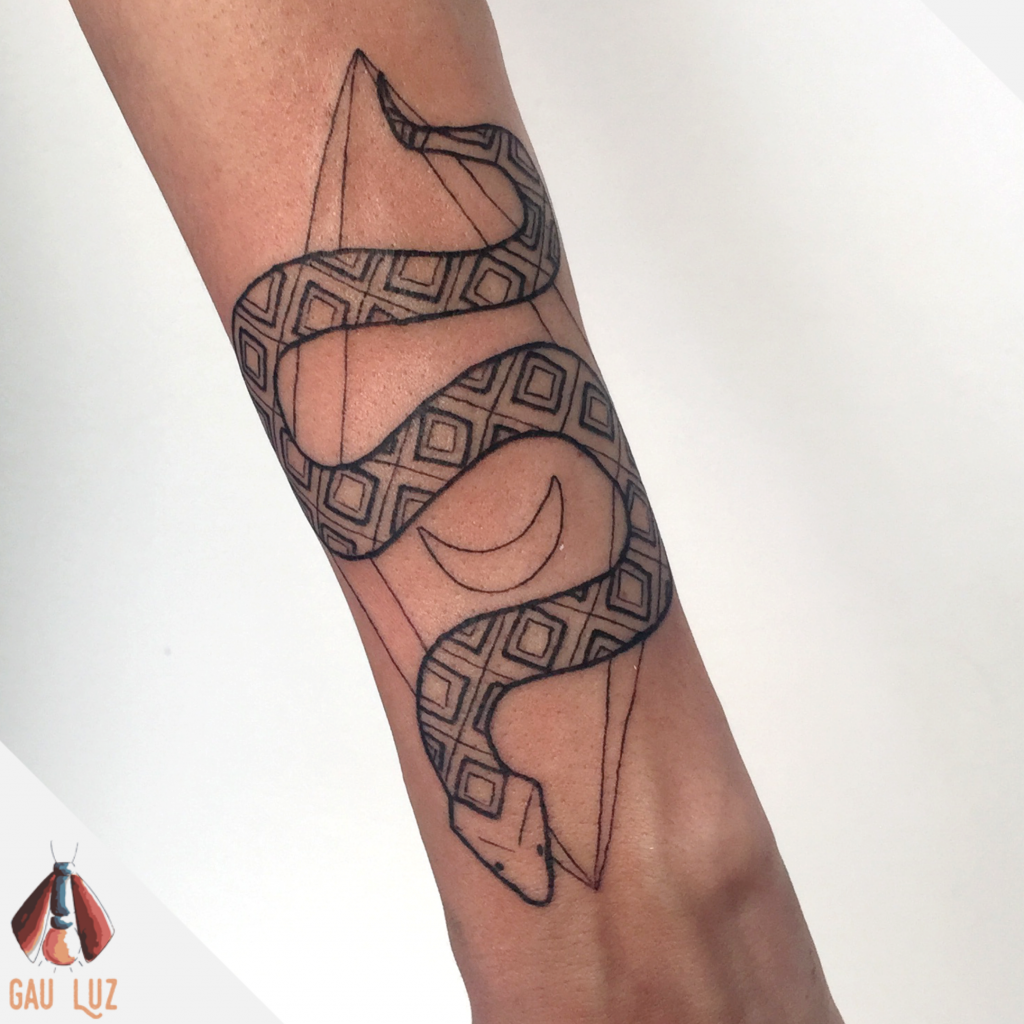 Foto de tatuagem feita por Gau Luz (@gauluz)