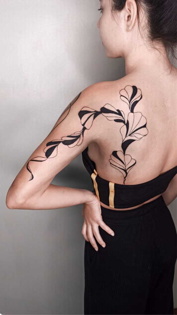 Foto de tatuagem feita por Tamara Falcomer (@tamarafalcomer)