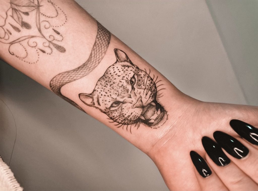 Foto de tatuagem feita por Bia teixeira (@biateixeira.tattoo)