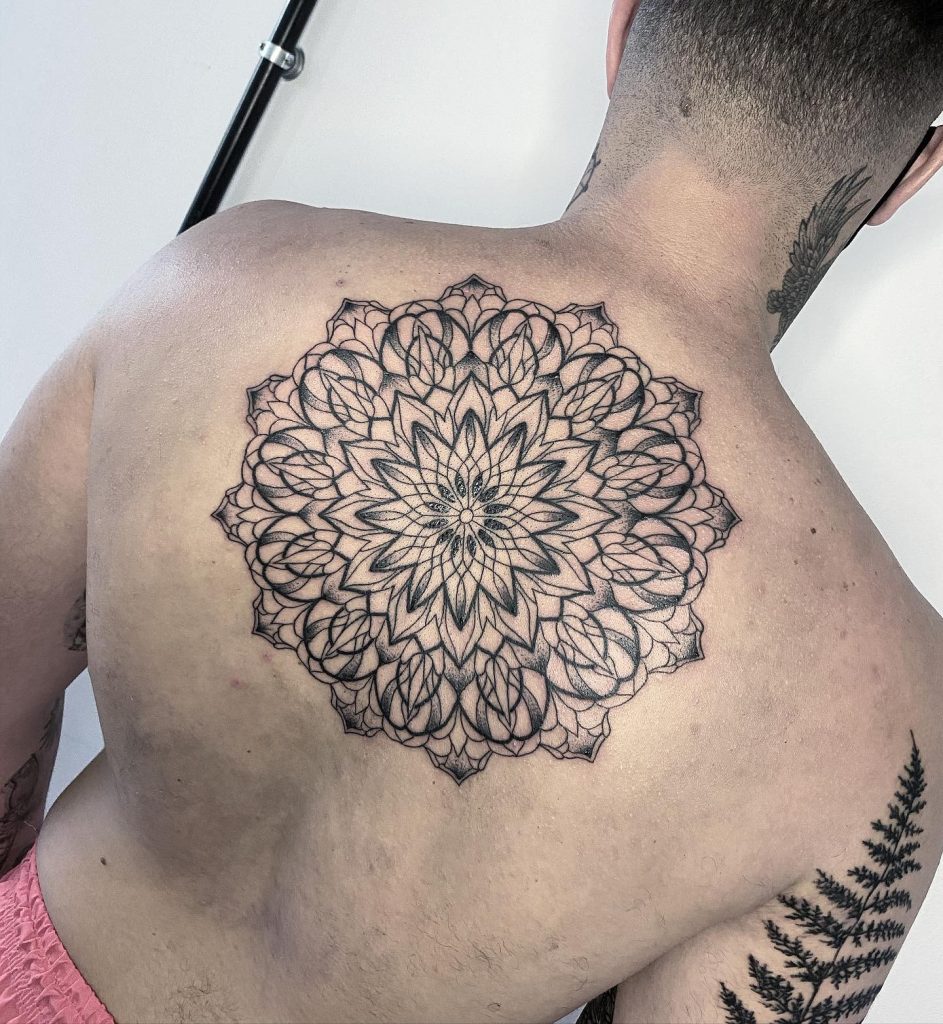 Foto de tatuagem feita por Clow (@clowtattoo)