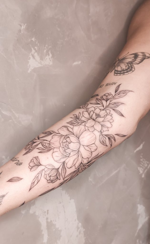 Foto de tatuagem feita por Laryssa Garcez (@garcezarttattoo)