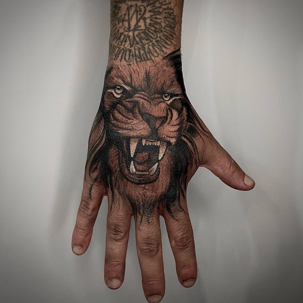 Foto de tatuagem feita por Rafael Avilino (@rafa.avilino)