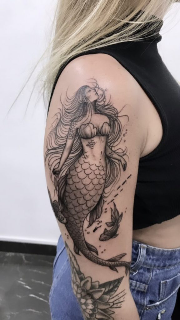 Foto de tatuagem feita por Farley Leon (@farleyleonart)