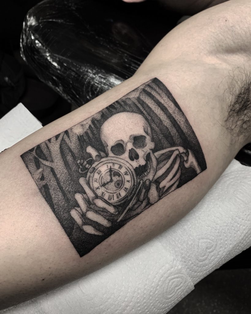 Foto de tatuagem feita por Nicho (@travinic)