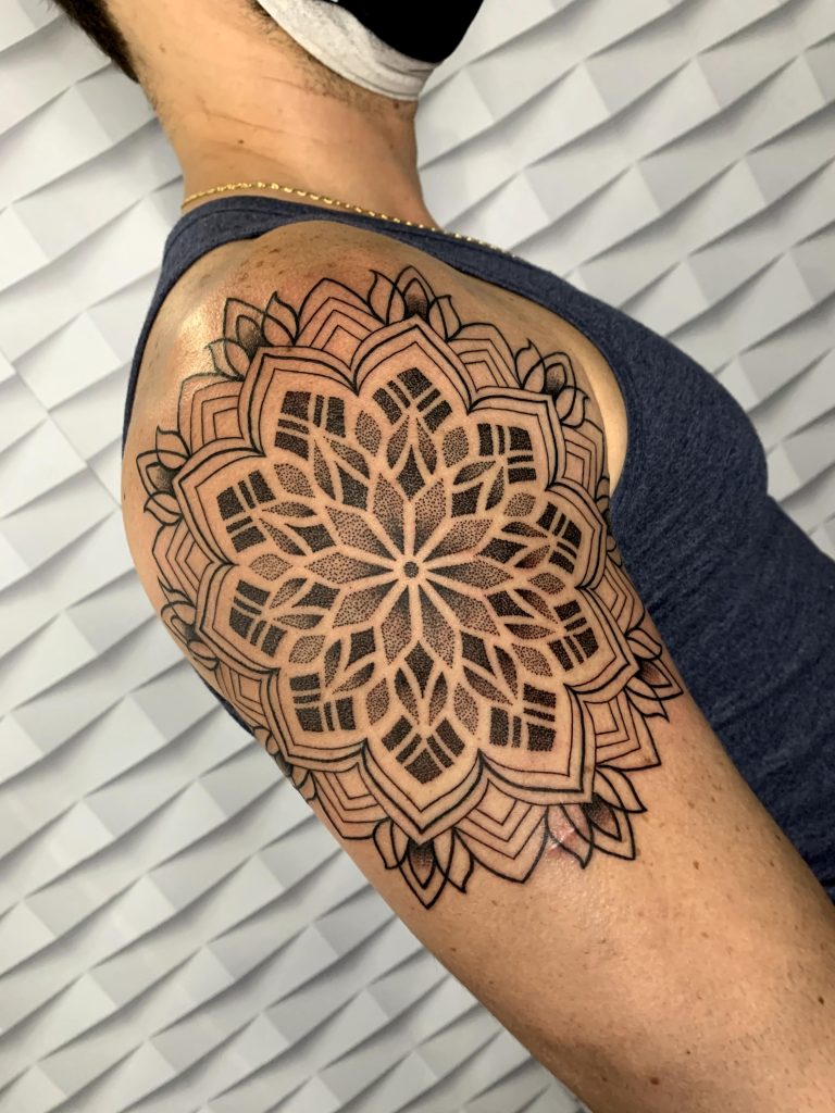 Foto de tatuagem feita por Thaysa Lucena (@thaysatattoo)