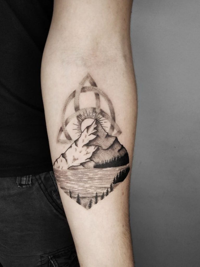 Foto de tatuagem feita por Deborah Insfran (@deeinsfran.tattoo)