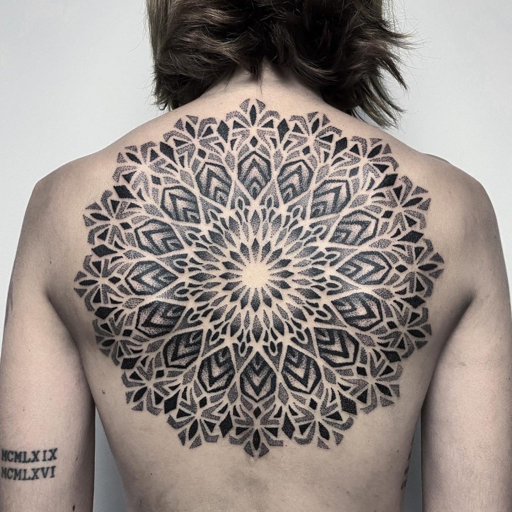 Foto de tatuagem feita por Clow (@clowtattoo)