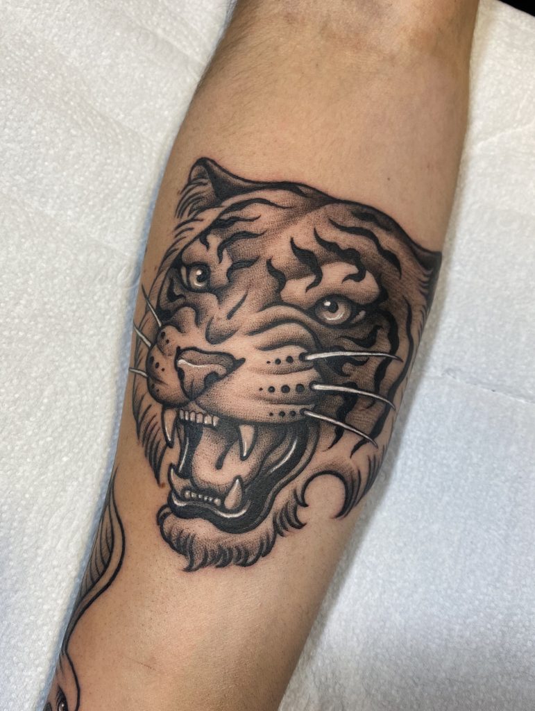 Foto de tatuagem feita por Edu Pimentel (@pimentelart)