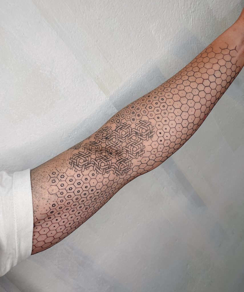 Foto de tatuagem feita por Karime Najjar (@kanajjar)