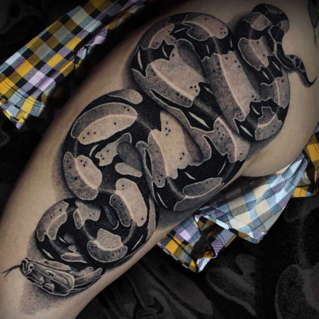 Foto de tatuagem feita por Cauã Aiuê (@cauatattoo)