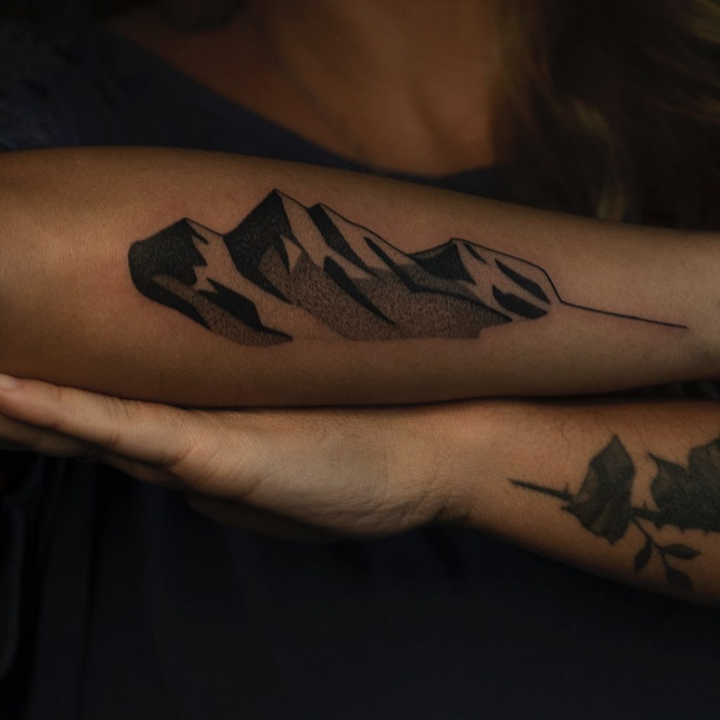 Foto de tatuagem feita por Cris D. Tattoo (@crisdtattoo)