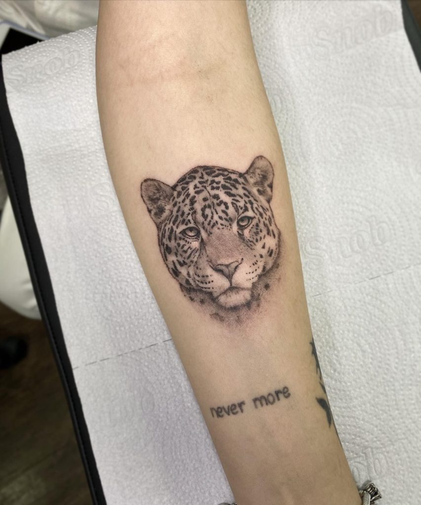 Foto de tatuagem feita por Clara Oga (@ogaclara)