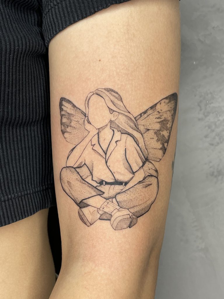 Foto de tatuagem feita por Rafaela Castro (@upsettertattoo)