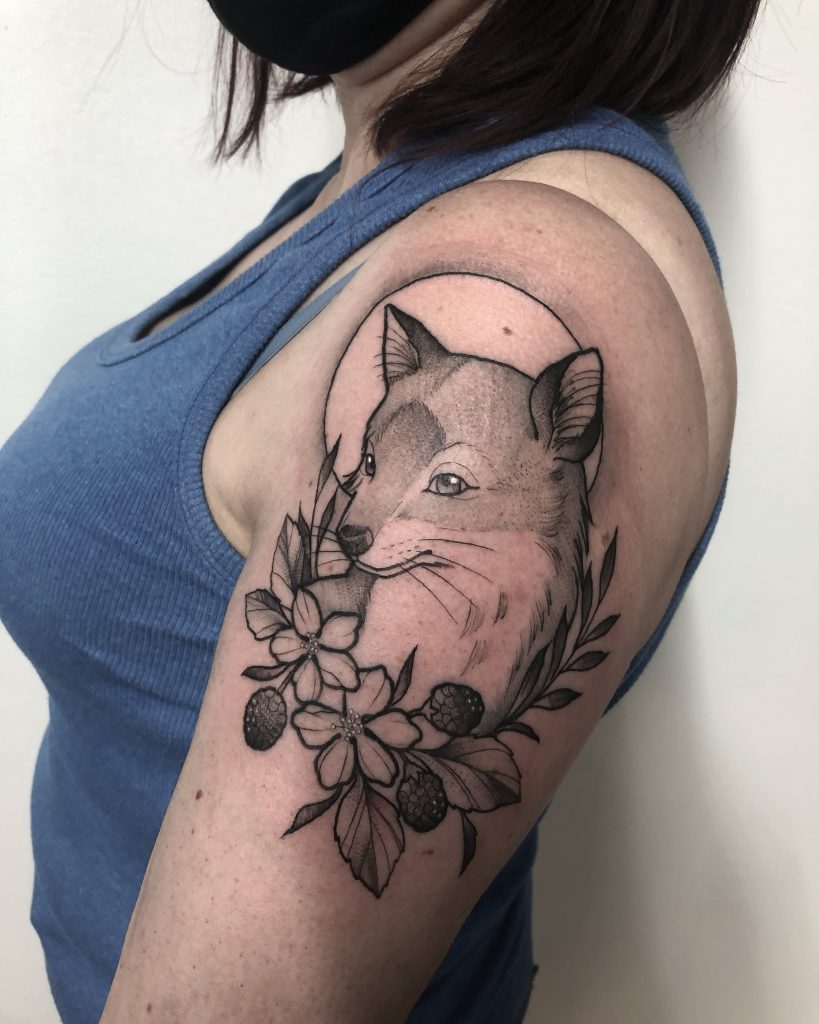 Foto de tatuagem feita por Carolina Marcondes (@venuspandemia)