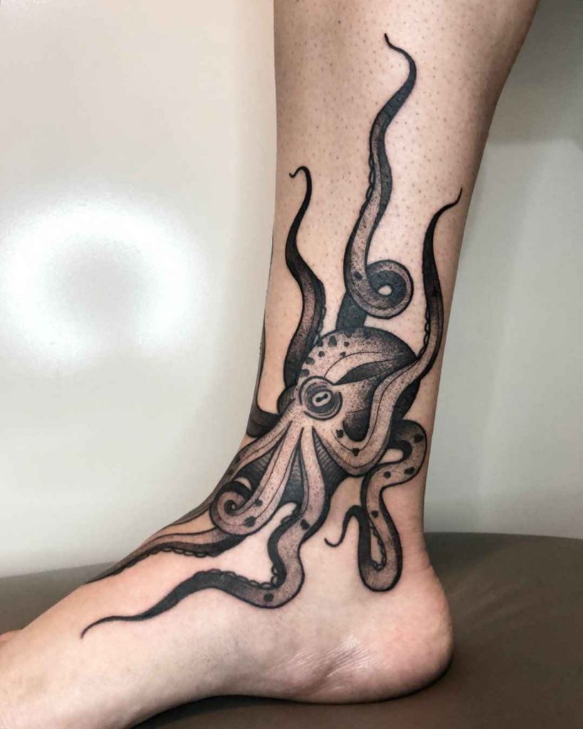 Foto de tatuagem feita por Bruna Nascimento (@_brukaroli)