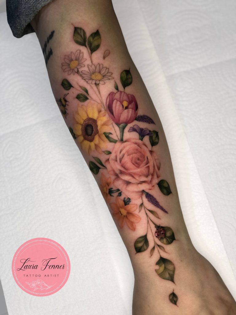 Foto de tatuagem feita por Laura Richter Fenner (@fennerlauratattoo)