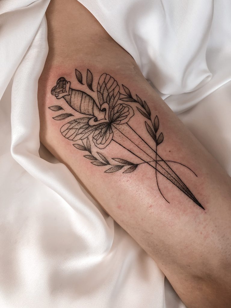 Foto de tatuagem feita por Mari Bruning (@maribruning)