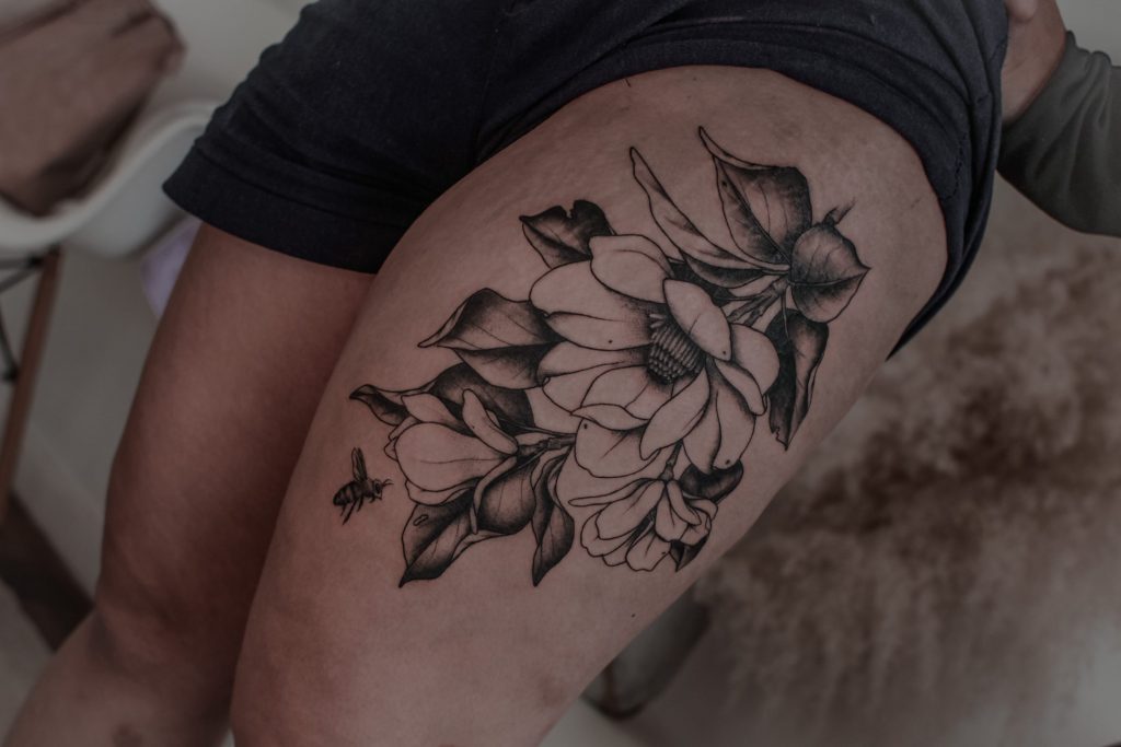 Foto de tatuagem feita por Thais Iensen (@ttthaisttt)