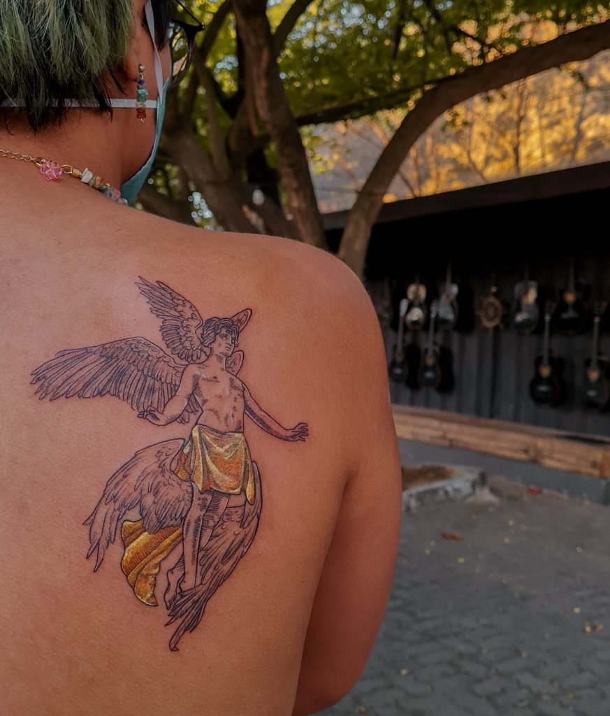 Foto de tatuagem feita por Lara Hiluy (@hiluyart)