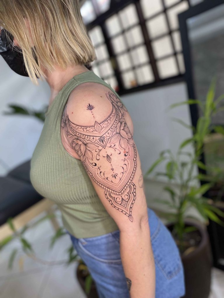 Foto de tatuagem feita por Talita Sakamoto Tattoo (@talitasakamototattoo)
