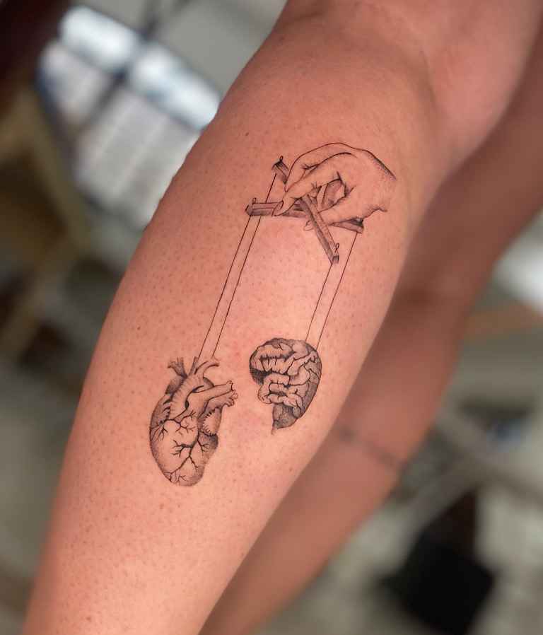 Foto de tatuagem feita por Cris Sakamoto (@crissakamototattoo)