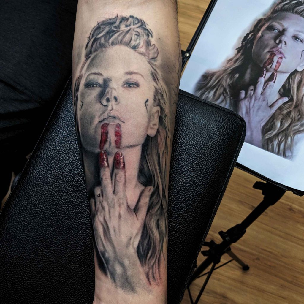 Foto de tatuagem feita por Adriano Vianna (@adrvianna)