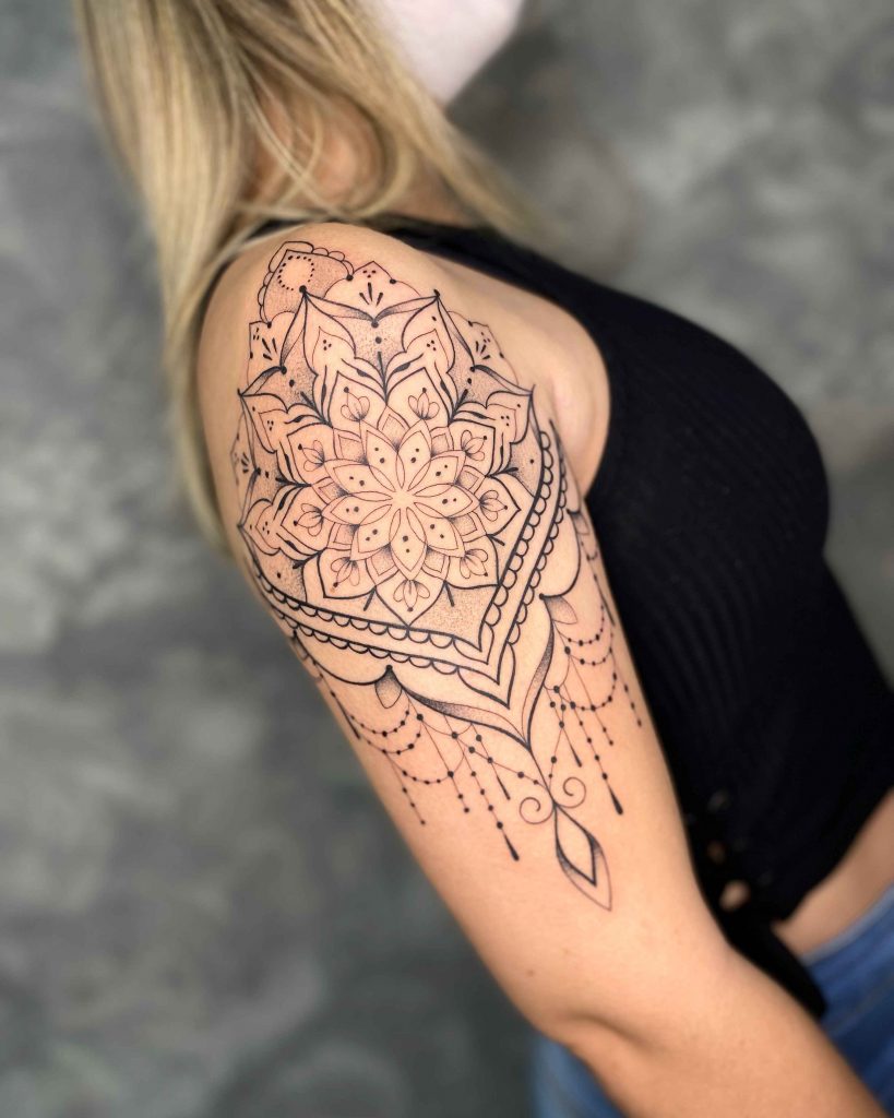 Foto de tatuagem feita por Talita Sakamoto Tattoo (@talitasakamototattoo)