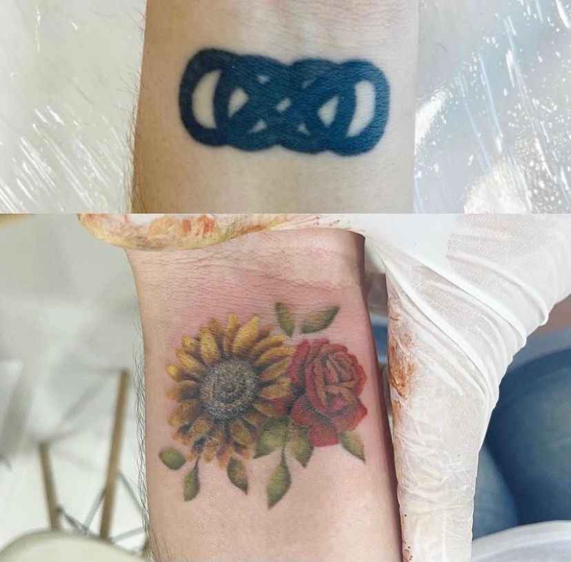 Foto de tatuagem feita por Larissa Cristine (@larissacristinie)