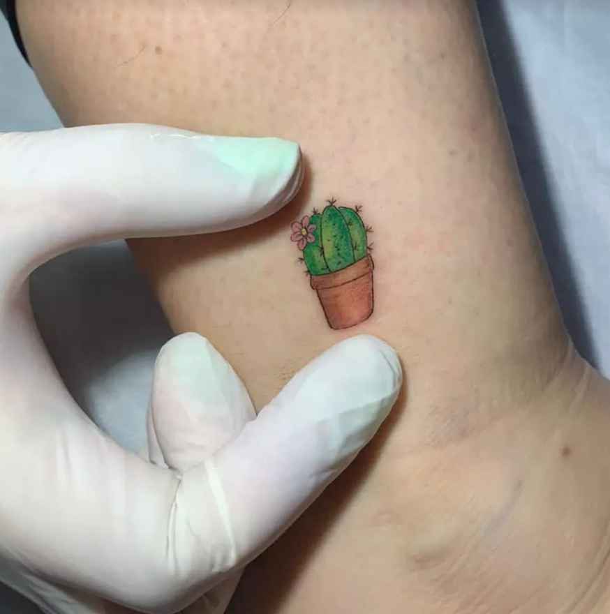 Foto de tatuagem feita por Camila Silva (@camilasilvapmu)