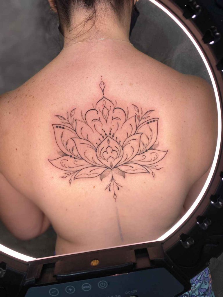 Foto de tatuagem feita por Cris Sakamoto (@crissakamototattoo)