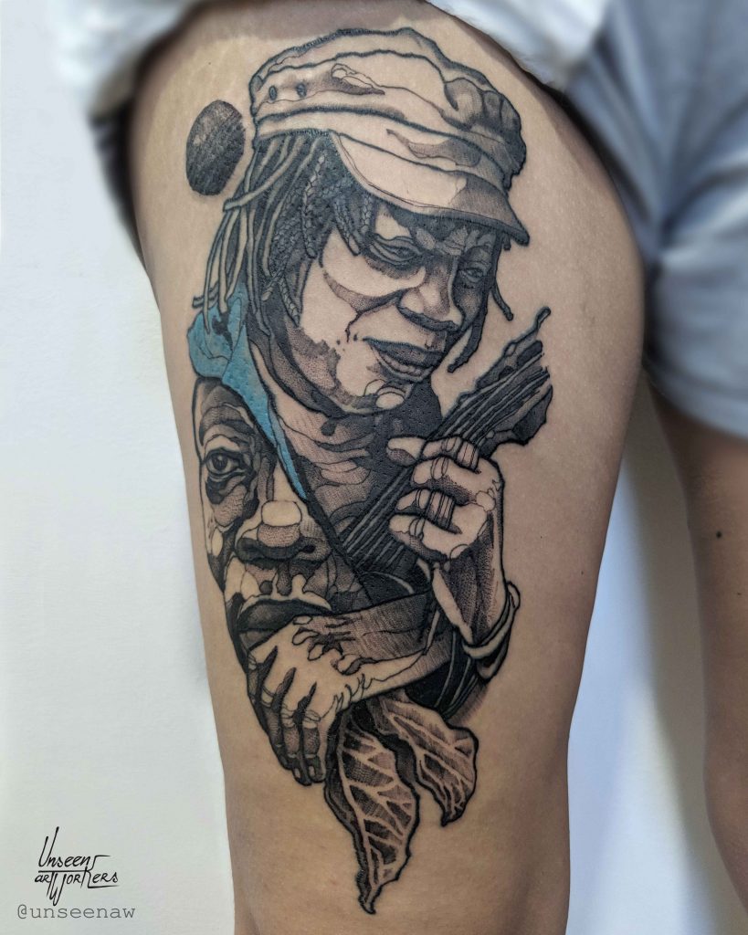 Foto de tatuagem feita por Mike Tchibekoova (@unseenaw)