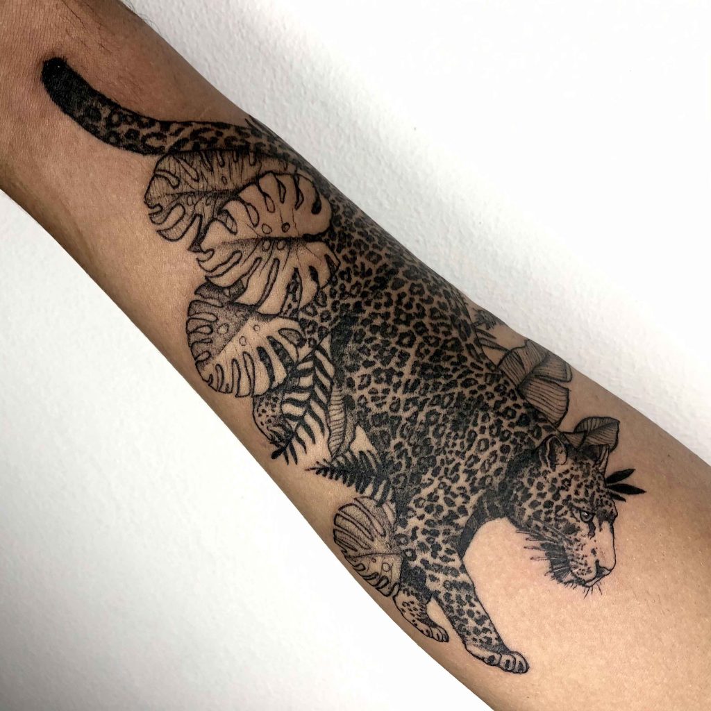 Foto de tatuagem feita por Gabrielle Silva - Kuz (@k_uztattoo)