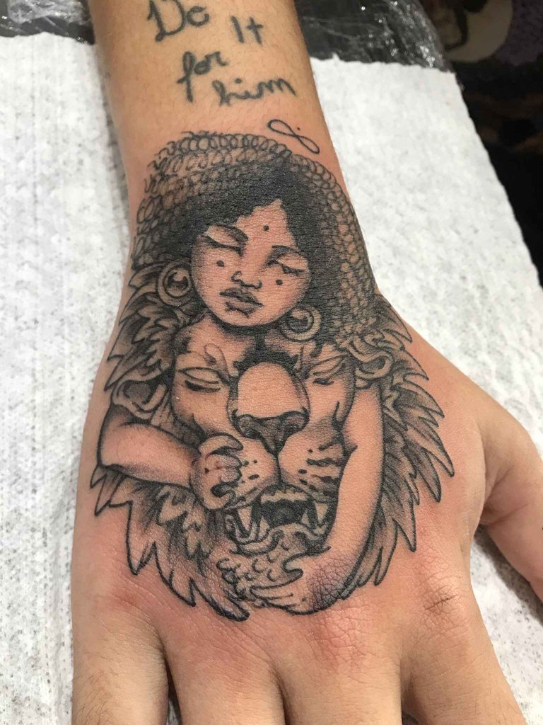 Foto de tatuagem feita por Junior Santo (@tropeek)