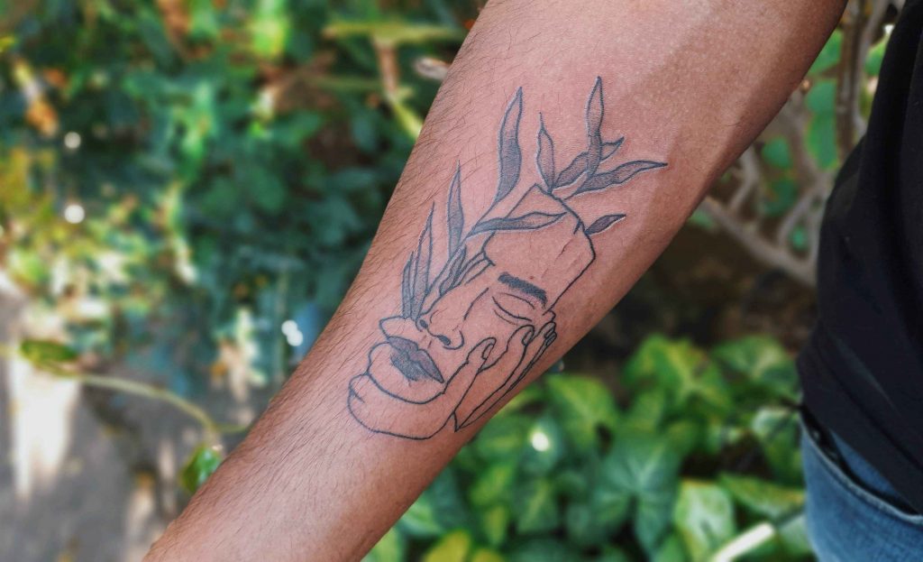 Foto de tatuagem feita por Desirée Ferreira (@_40acres_)
