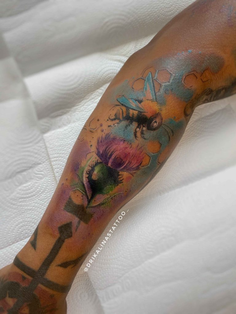 Foto de tatuagem feita por Drikalinas (@drikalinastattoo_)