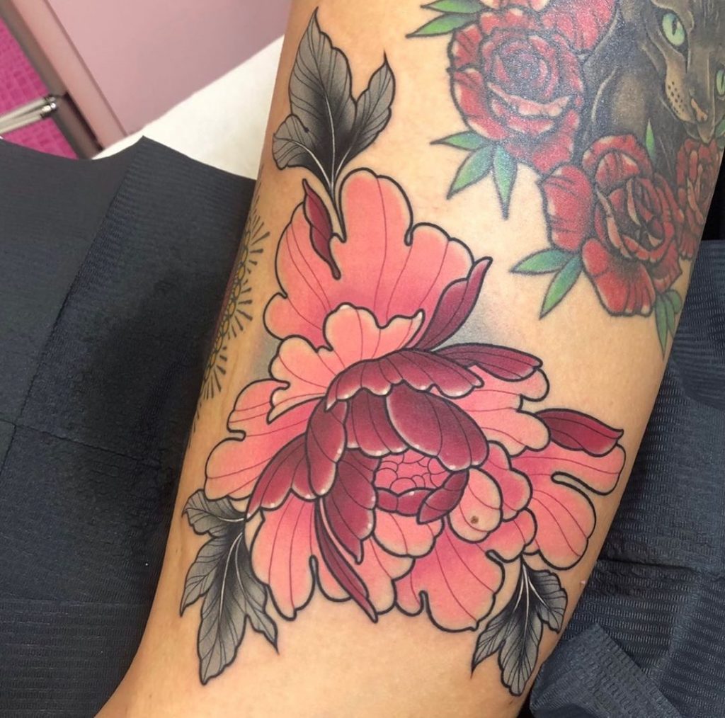 Peônia: conheça a origem da flor que está popular nas tatuagens - Blog  Tattoo2me