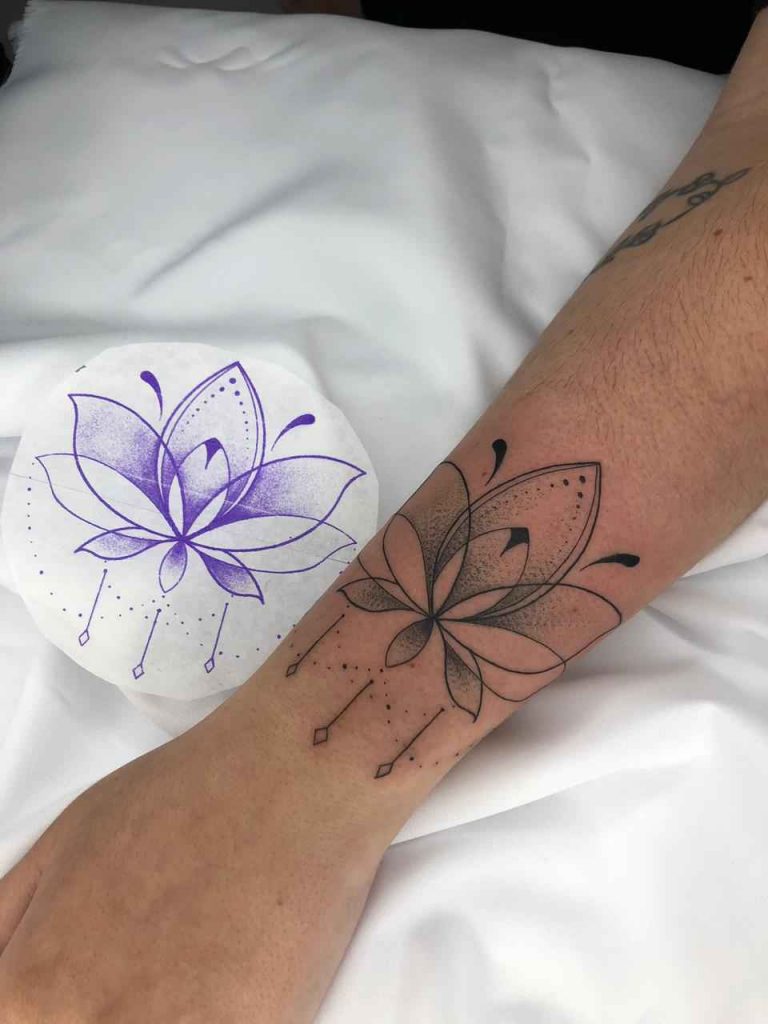 Foto de tatuagem feita por Juliana Medina Lima (@medinatattoo_)