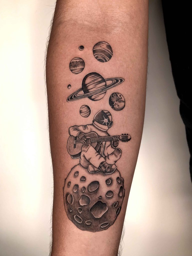 Foto de tatuagem feita por Kai Crisper (@kaicrisper)