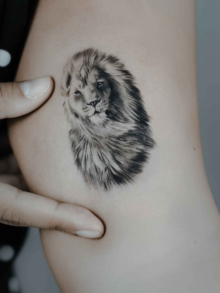 Foto de tatuagem feita por Rafa Blackbird (@rafa.blackbird)