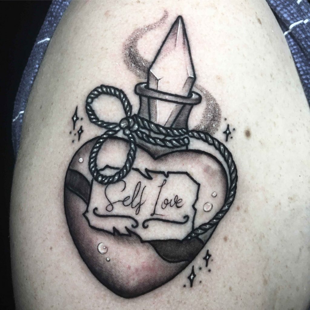 Foto de tatuagem feita por Bheatriz Alencar (@beaga.tattoo)