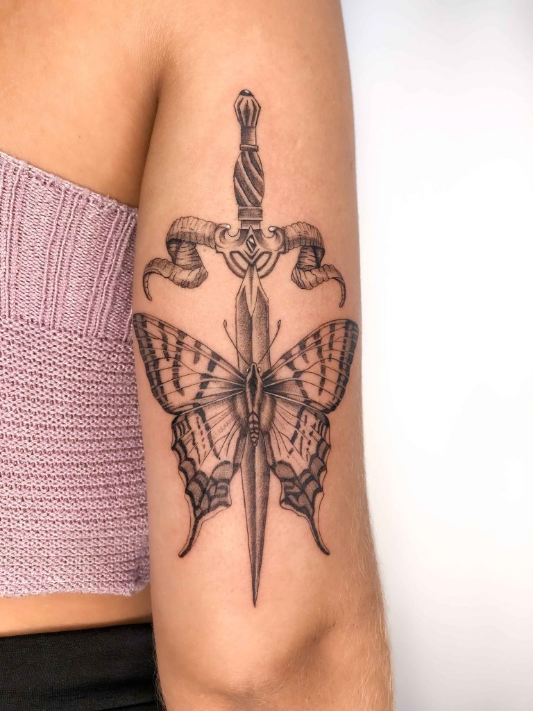 Foto de tatuagem feita por Kai Crisper (@kaicrisper)